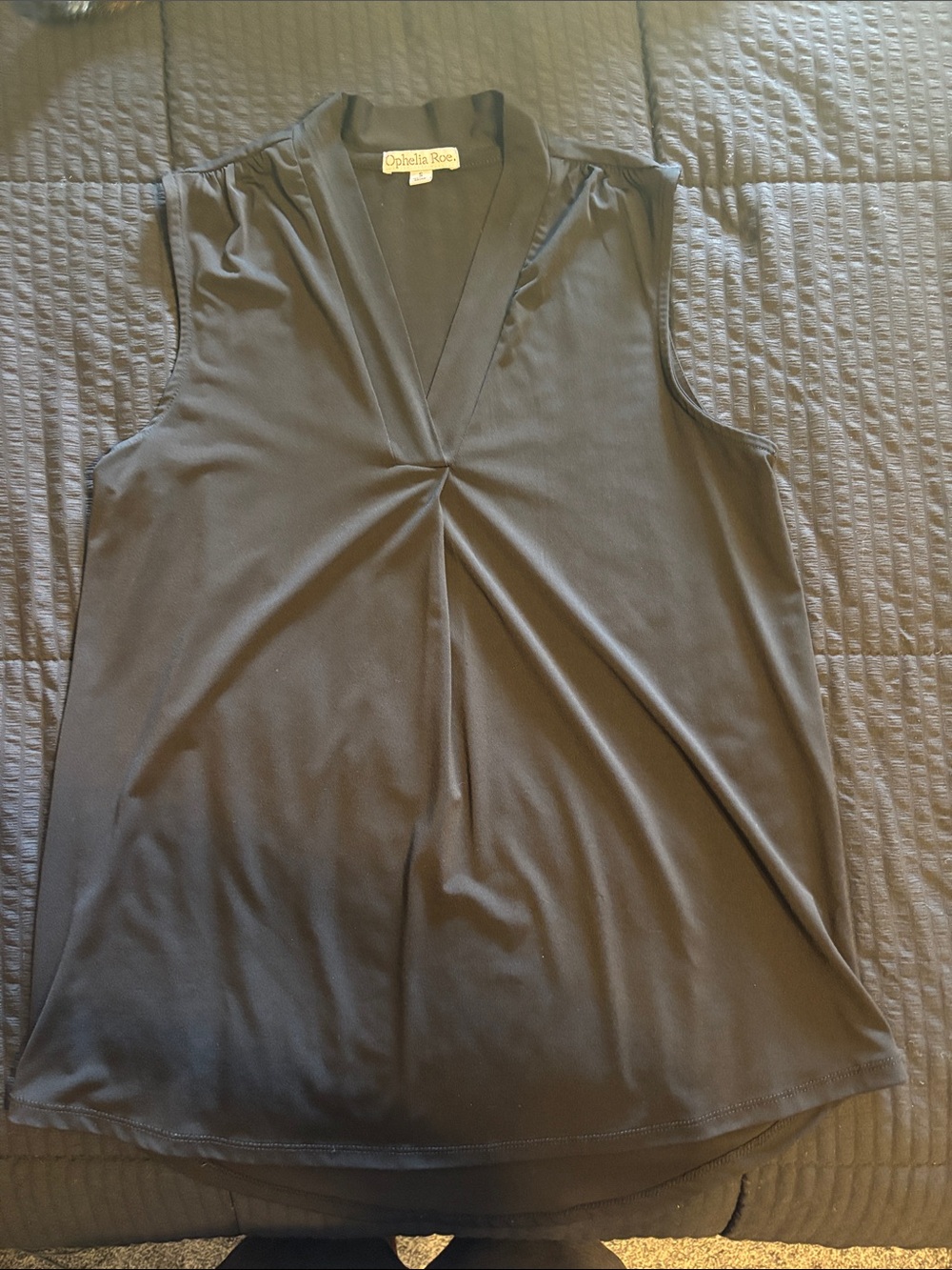 Dolcezza Black Sleeveless V-Neck Twist Front Tank
